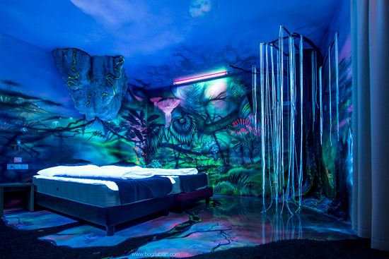 دهانات مضيئه