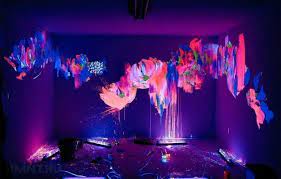 دهانات مضيئة في الظلام