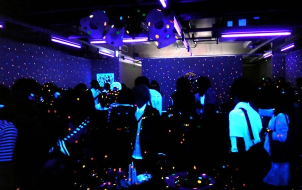 دهانات مضيئة