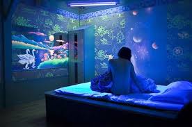 دهانات مضيئة